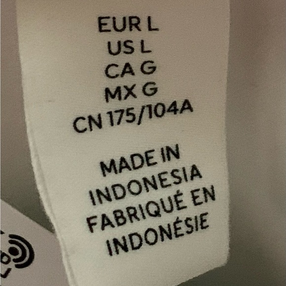 New white satin blouse from H & M. Size Large - Picture 2 of 6